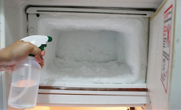  Accelerated defrosting with hot water