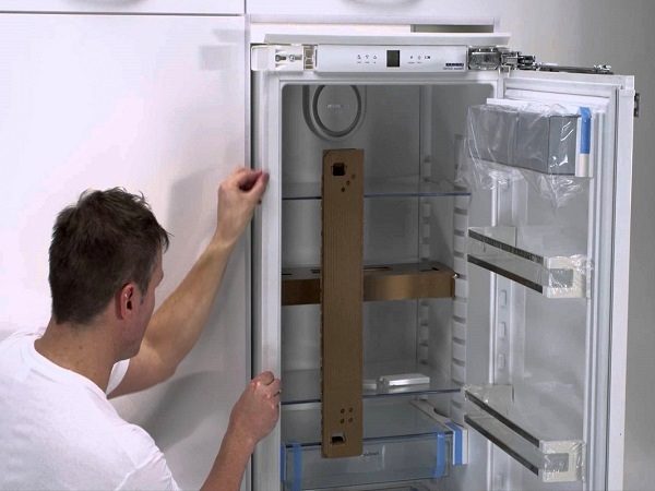  Refrigerator level adjustment