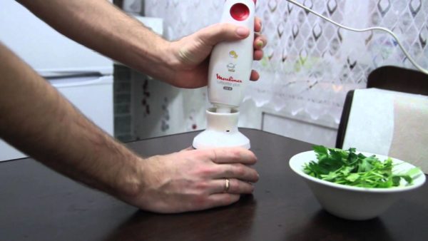  Chopping greens with a blender