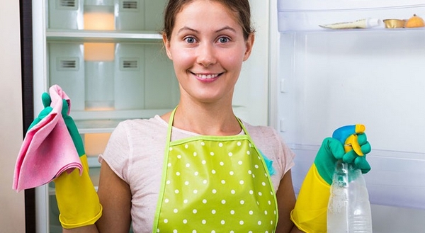  Preparing to wash the fridge