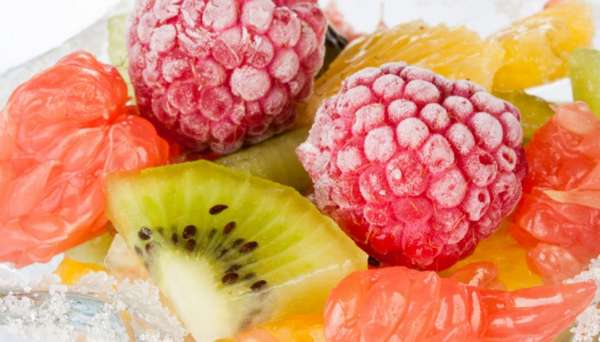  Frozen raspberries and kiwi