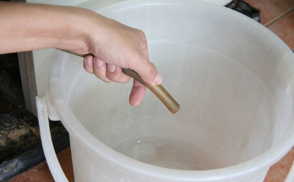  Pipe to drain the liquid in the refrigerator