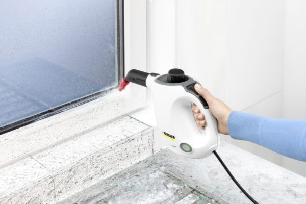  Window cleaning with steam cleaner