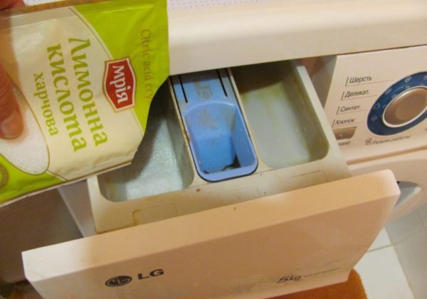  Pouring citric acid into the powder compartment