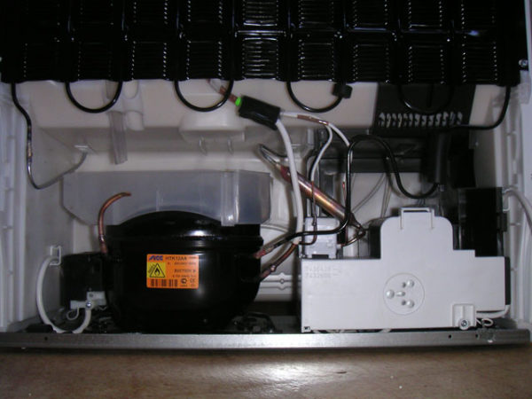  Refrigerator compressor unit