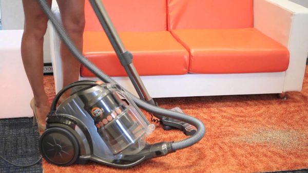  Cylindrical washing vacuum cleaner