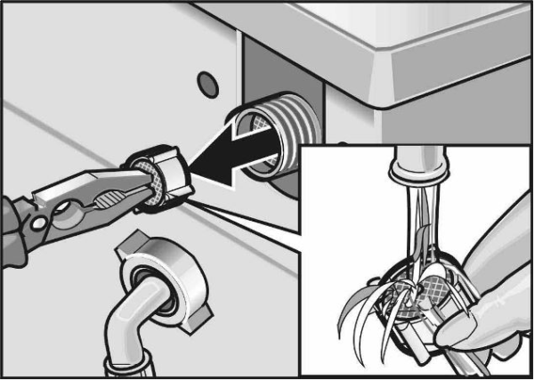  Cleaning the mesh inlet filter