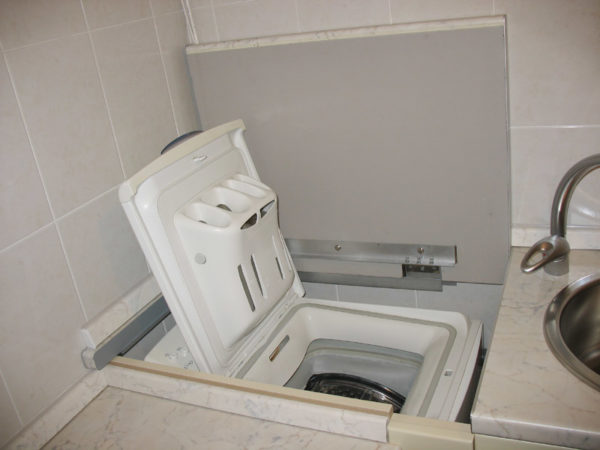  Top-loading washing machine