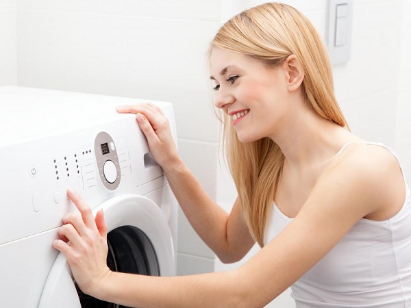  Blonde turns on washing machine