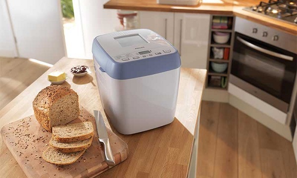  Bread and bread maker on the table