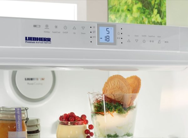  Refrigerators with digital temperature indicator