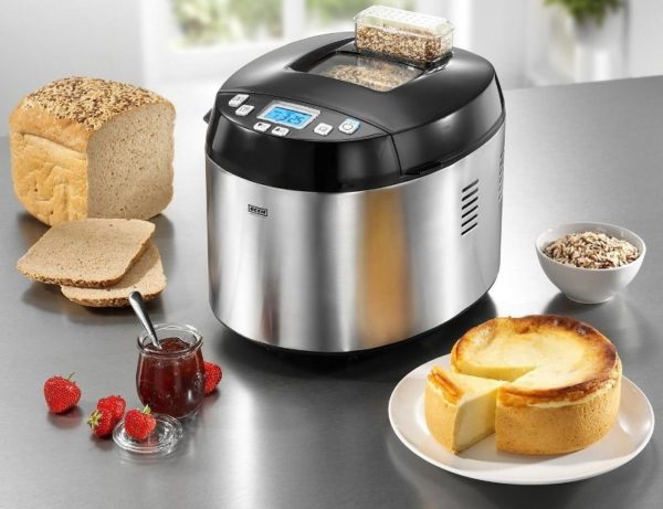  Bread maker in the kitchen