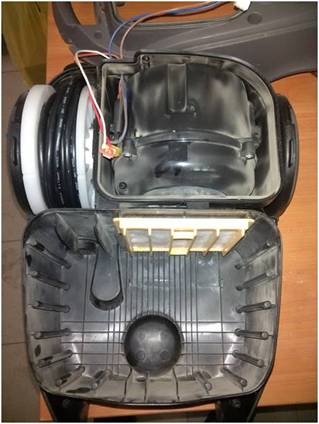  Vacuum cleaner housing compartment