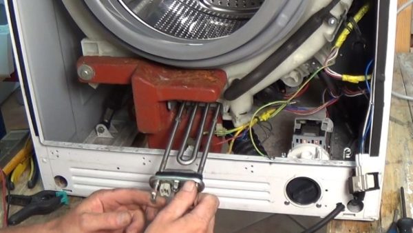  Replacing the heater