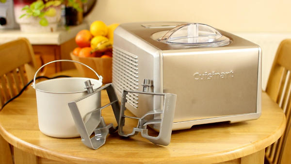  Ice cream maker, bowl and blades