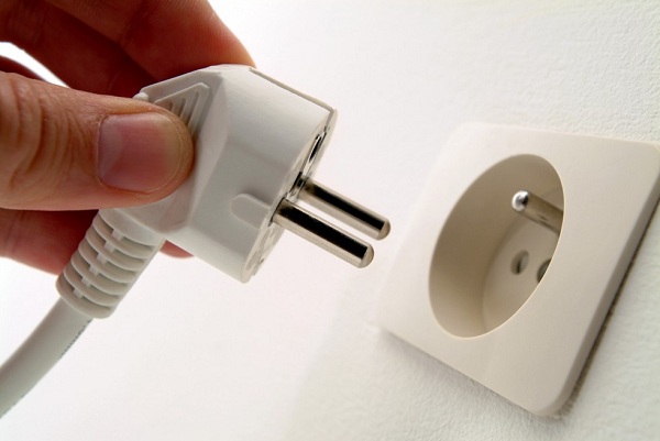  Pull the plug out of the socket