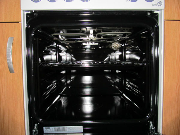  Oven with minimal features