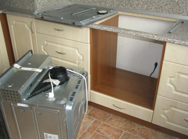  Preparation of the niche and the workplace under the oven