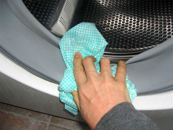  Wiping the surface of the washing machine