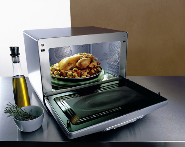  Cooking in the microwave with convection