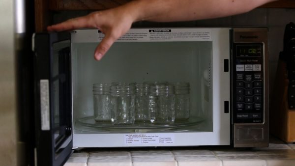  How to sterilize banks in the microwave