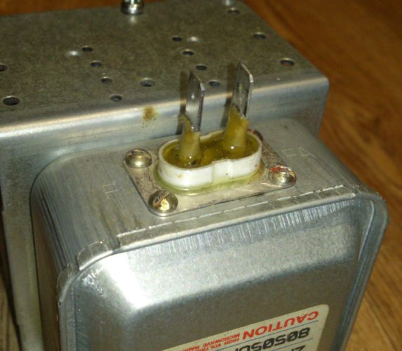  Breakdown of the microwave magnetron