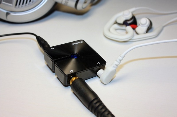  Connecting headphones through a splitter