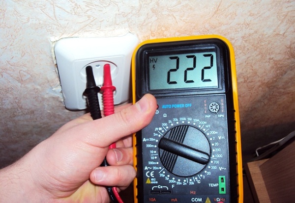  Multimeter and socket