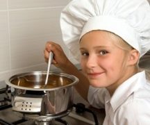  Girl cooks on the stove