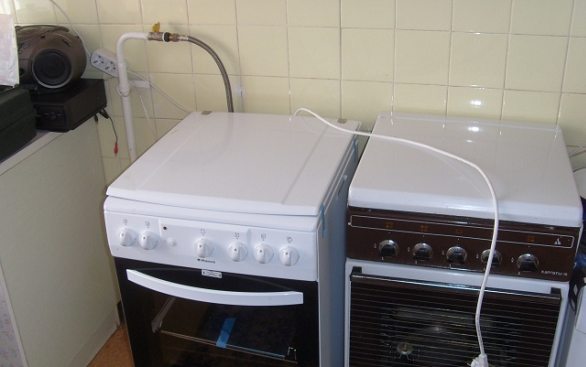  Two gas stoves