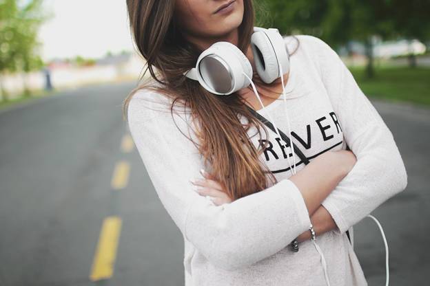  Girl with white headphones