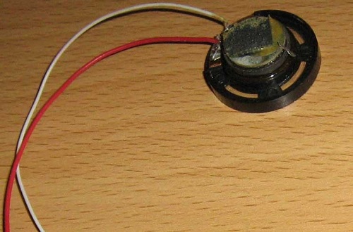  Speaker with wires