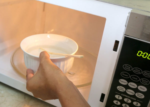  Warming up water in the microwave