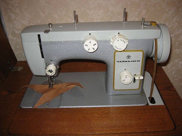  Sewing machine seagull