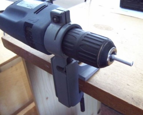  Attaching a drill to a workbench