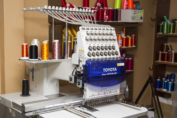  Professional embroidery machine