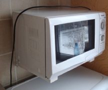  How to hang a microwave on the wall