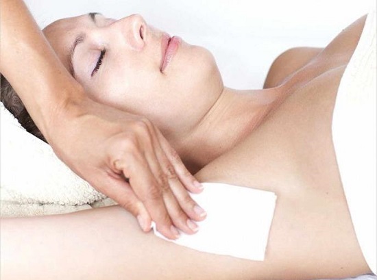  Underarm waxing