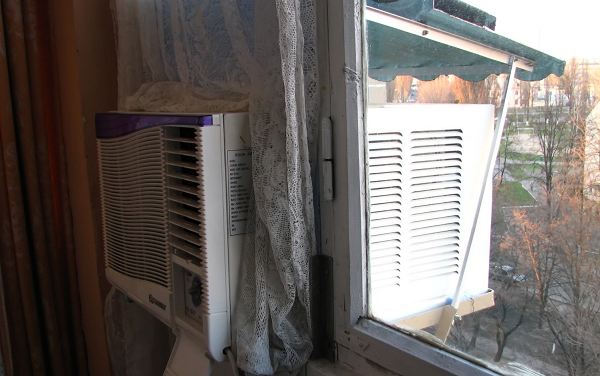  Air conditioning in the window