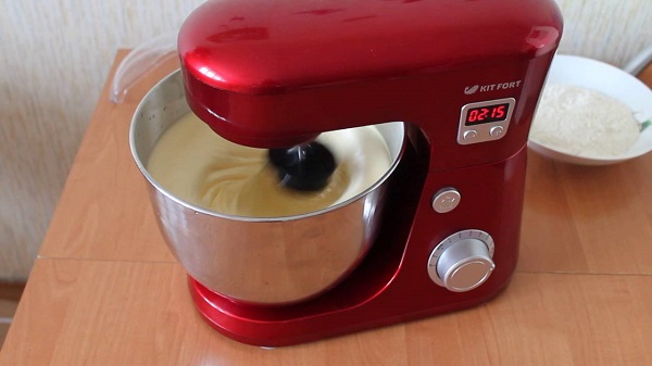  Kneading dough in a planetary mixer