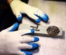  Sharpening a knife in a meat grinder