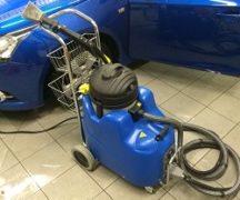  Cleaning the car with a steam generator