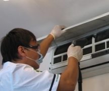  Air conditioner washing with a steam generator