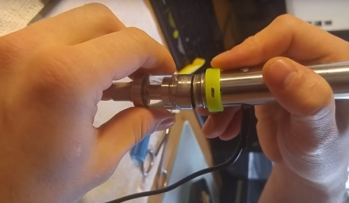  Disconnecting the tank from the atomizer