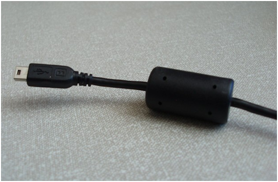  Cable with ferrite filter