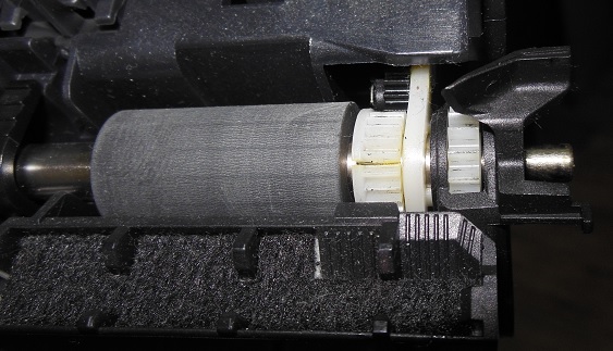  Paper feed roller in the printer