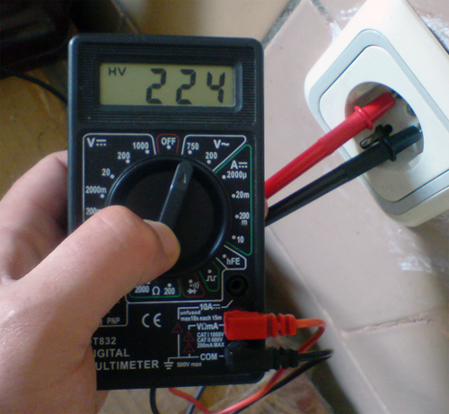  Checking the voltage in the socket with a multimeter