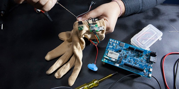  Smart glove