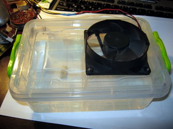  Connecting the fan to the power supply