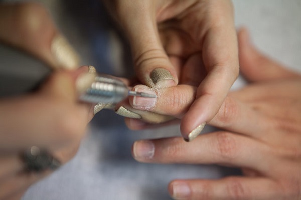  Cuticle removal with an electric saw